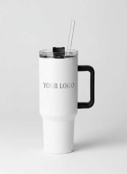 الكوب الأبيض مع YOUR LOGO