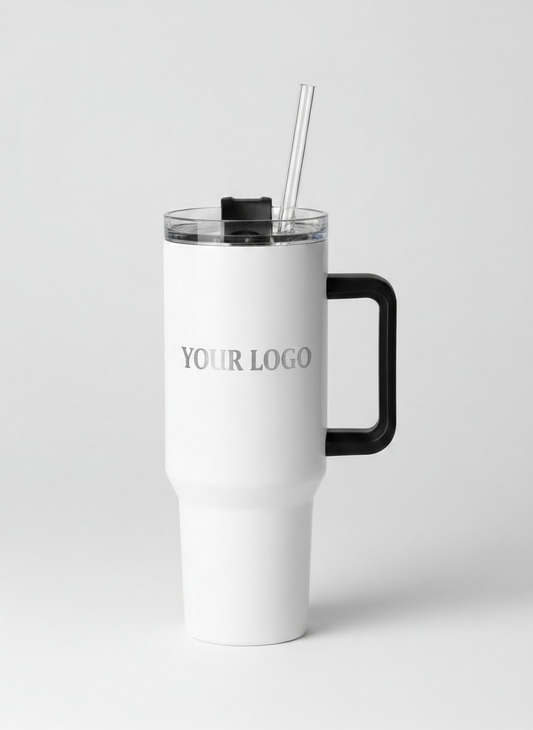 الكوب الأبيض مع YOUR LOGO